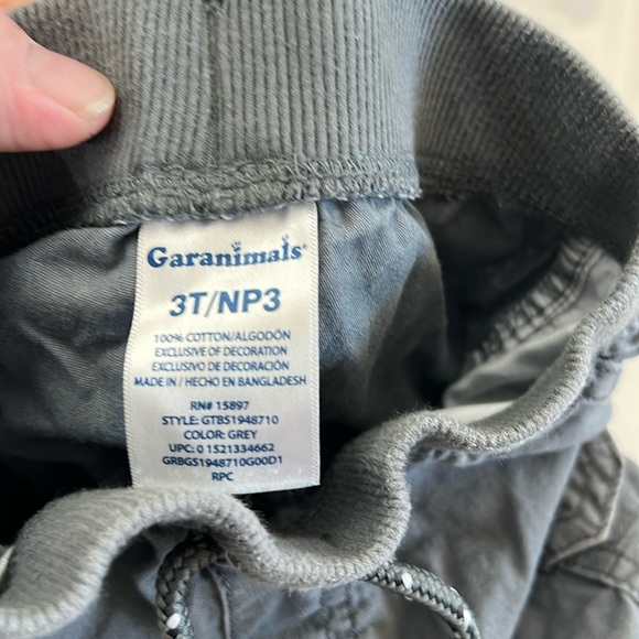 Garanimals 3t gray cargo shorts - Picture 3 of 3